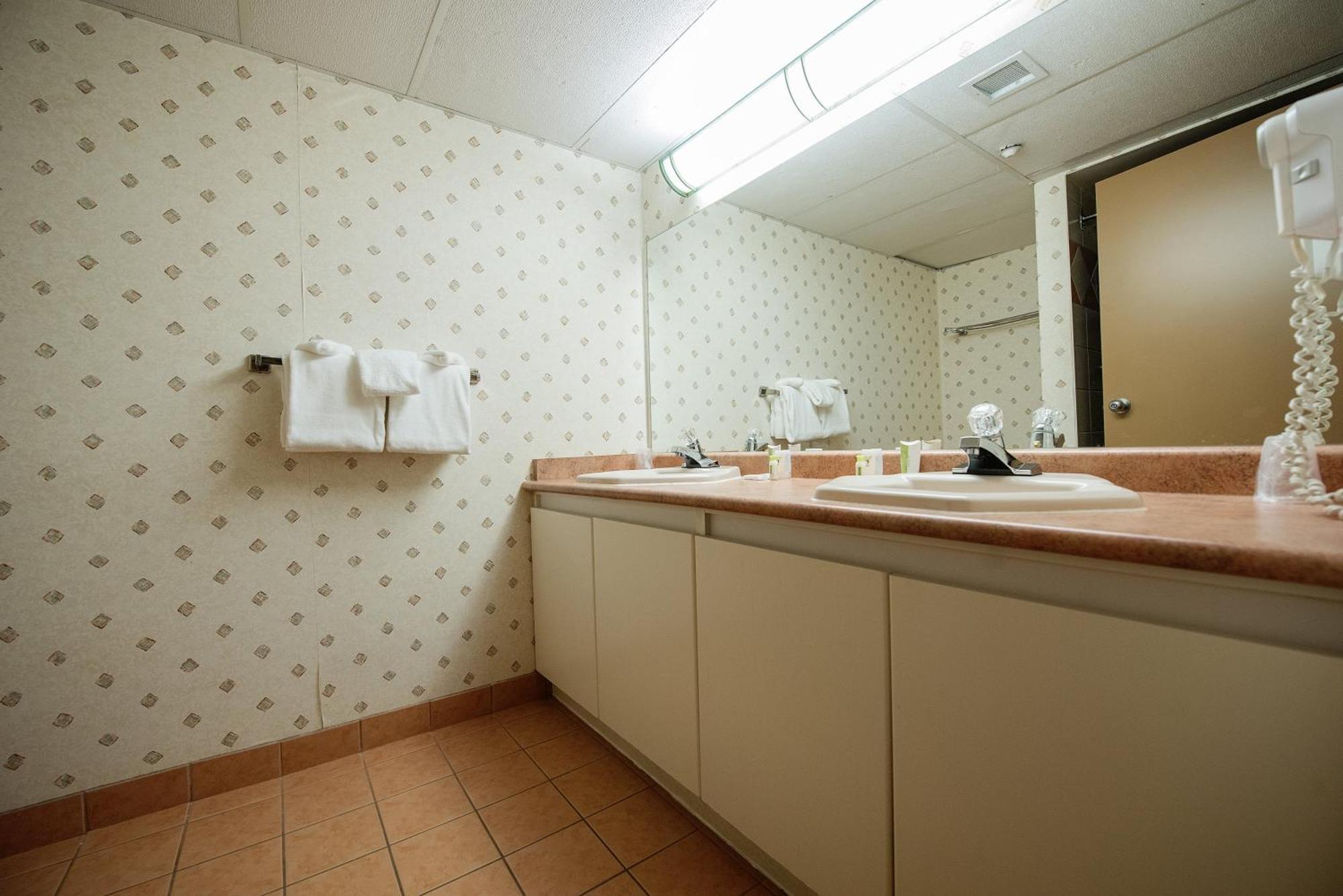 Harrison Lake Hotel Harrison Hot Springs Bagian luar foto