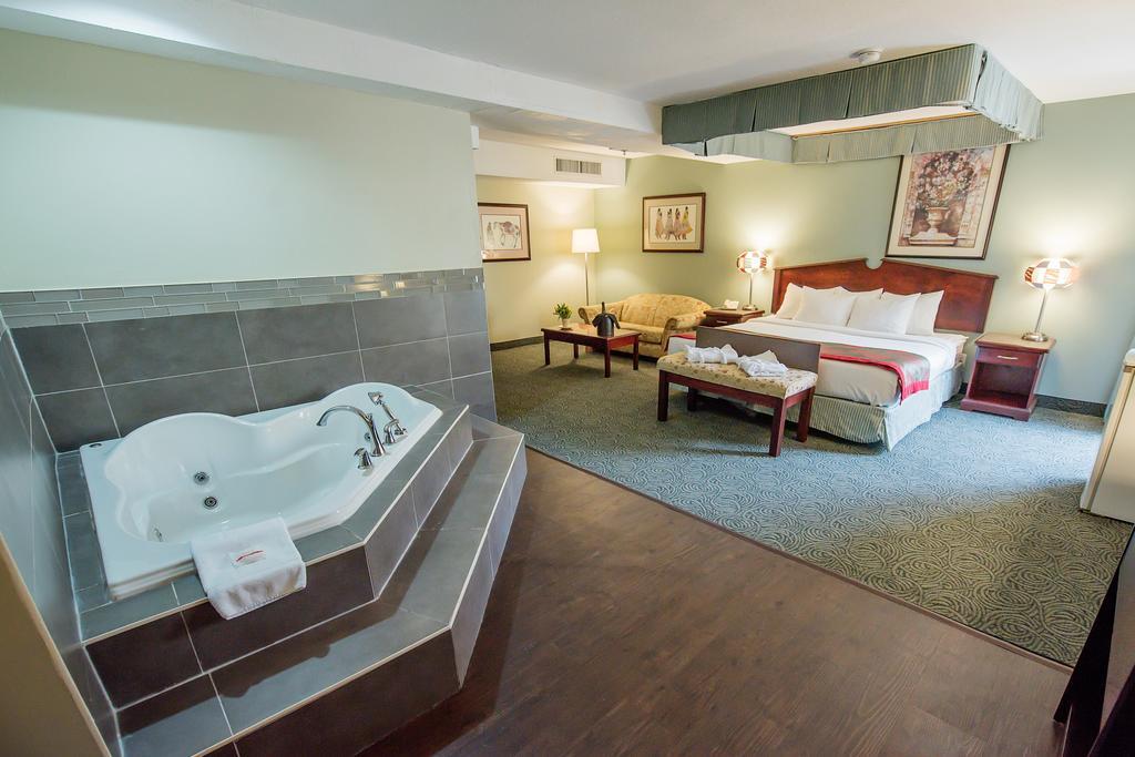 Harrison Lake Hotel Harrison Hot Springs Bagian luar foto