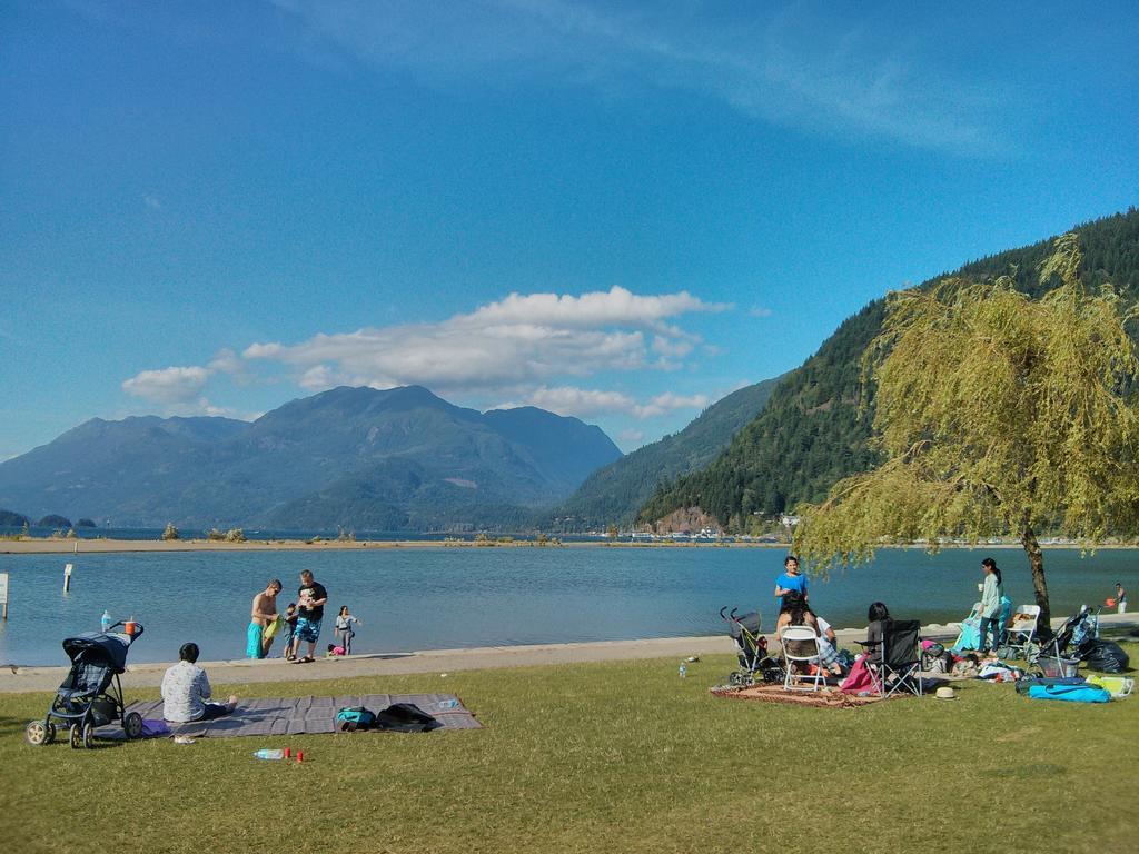 Harrison Lake Hotel Harrison Hot Springs Bagian luar foto