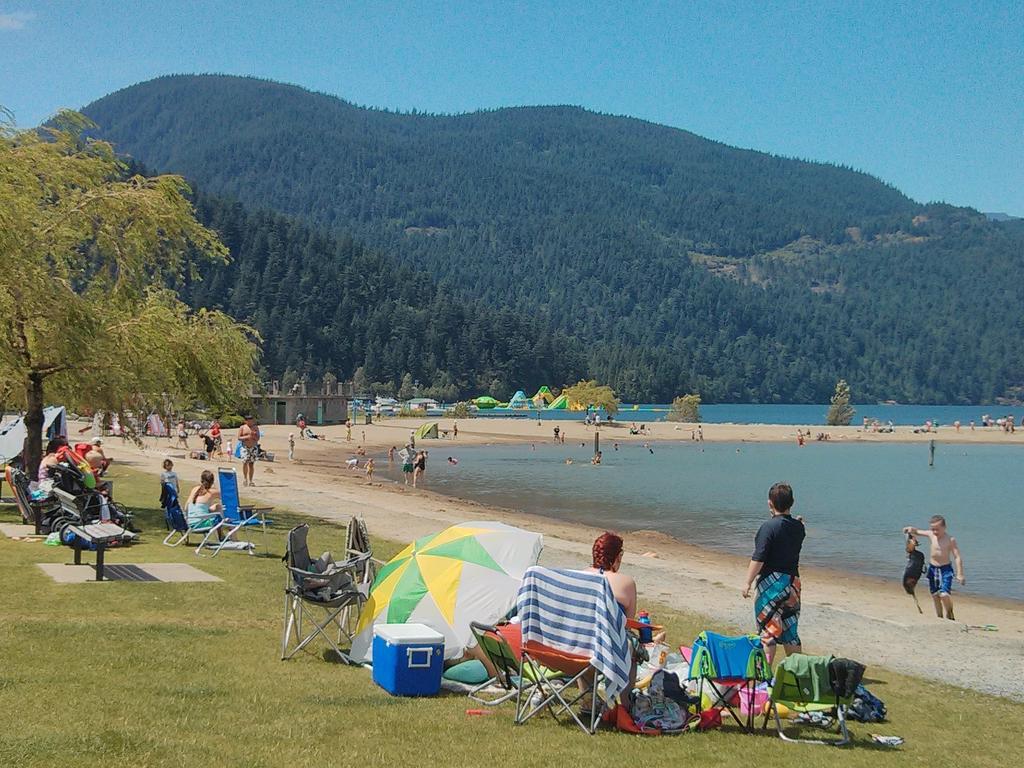 Harrison Lake Hotel Harrison Hot Springs Bagian luar foto